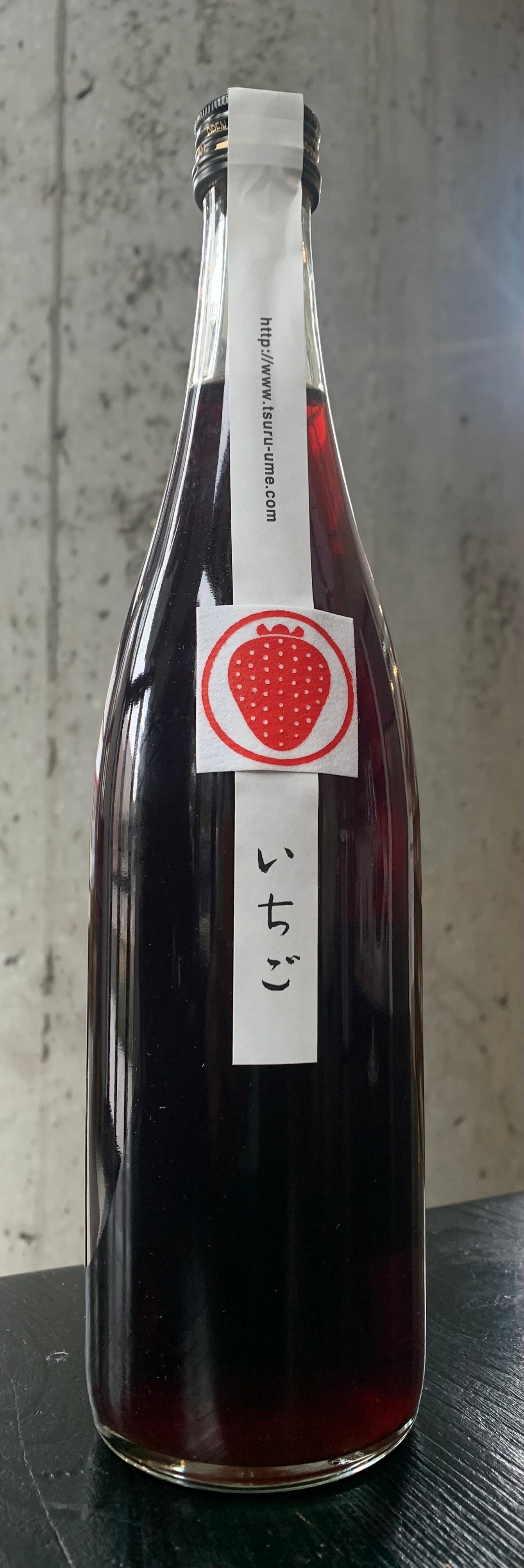 Heiwa Shuzou Tsuru-Ume Ichigo (Strawberry) Wakayama (720 ml)